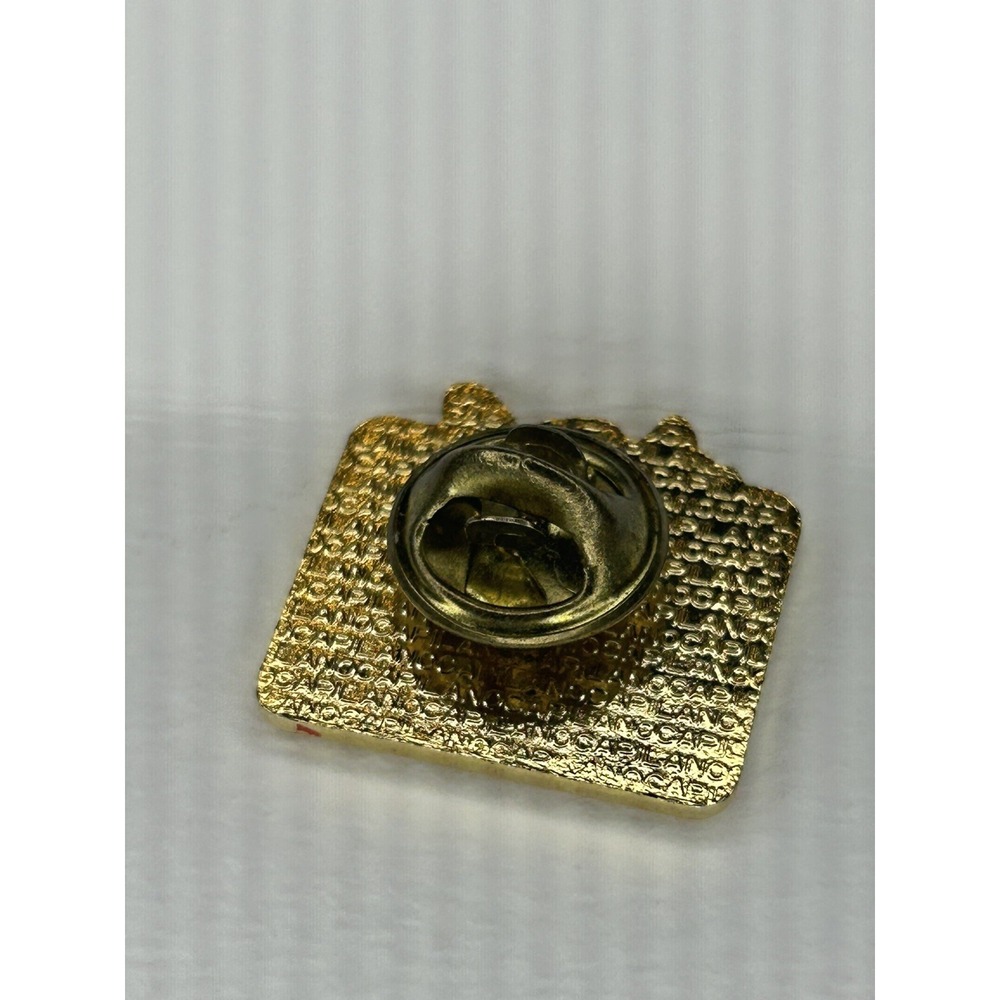 Vancouver Travel Souvenir Lapel Pin The City of the Evergreen Rose Canada - Picture 3 of 5